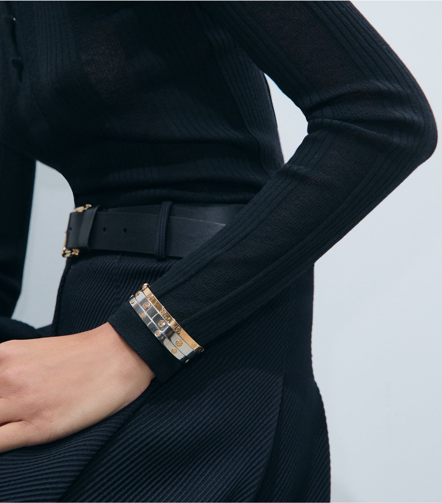 Tory Burch Thin Icon Hinge Bracelet - Tory Gold