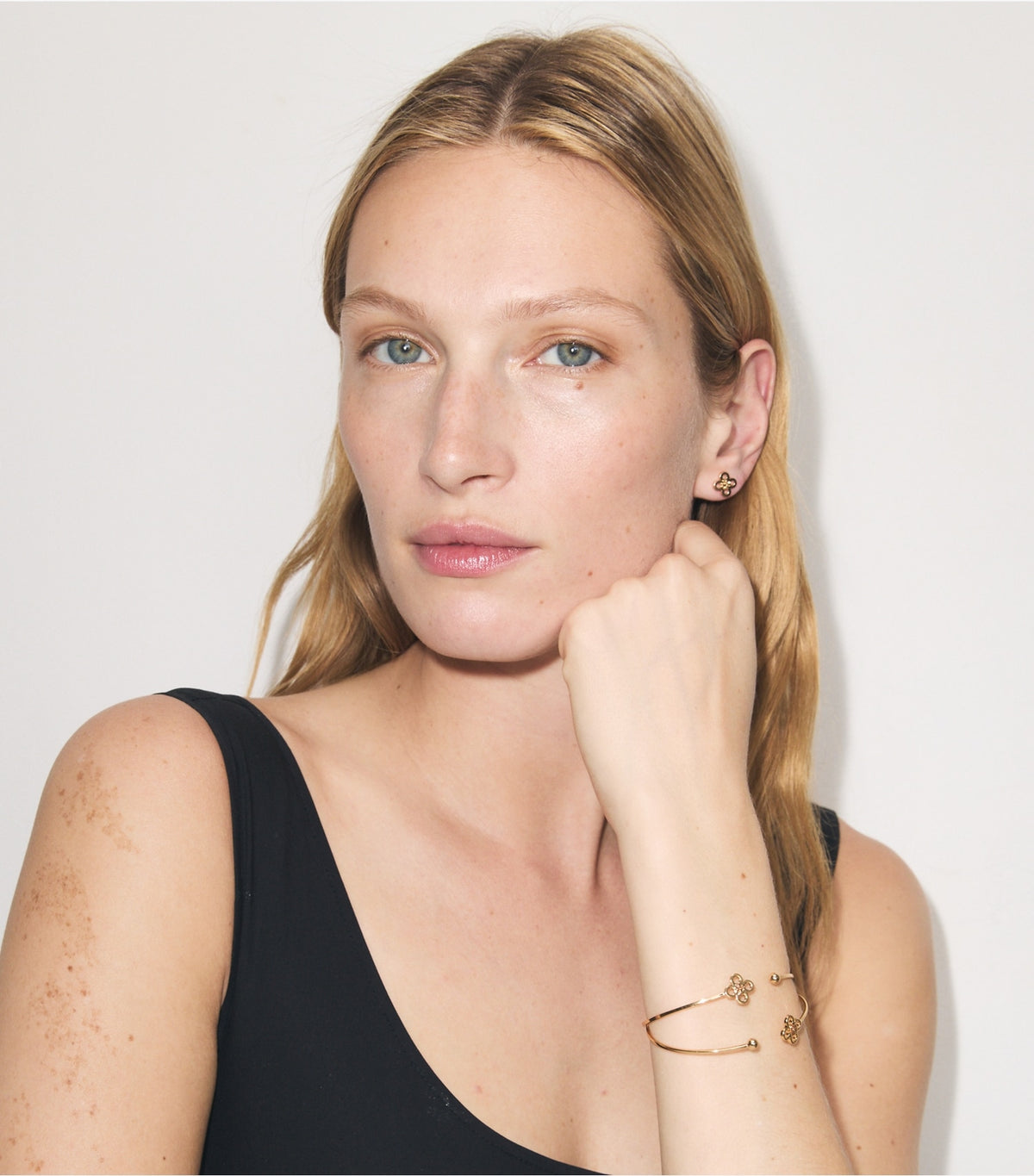 Tory Burch Forget Me Not Open Cuff - Tory Gold
