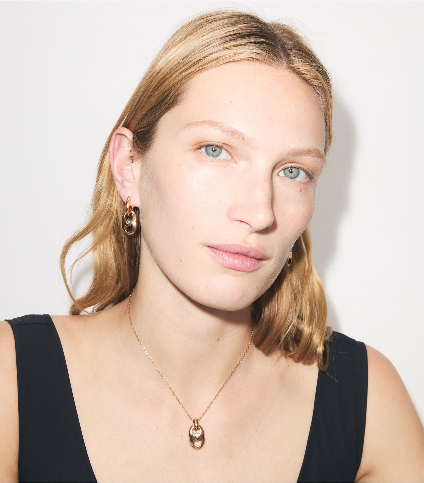 Tory Burch Gemini Link Pendant Necklace - Light Brass