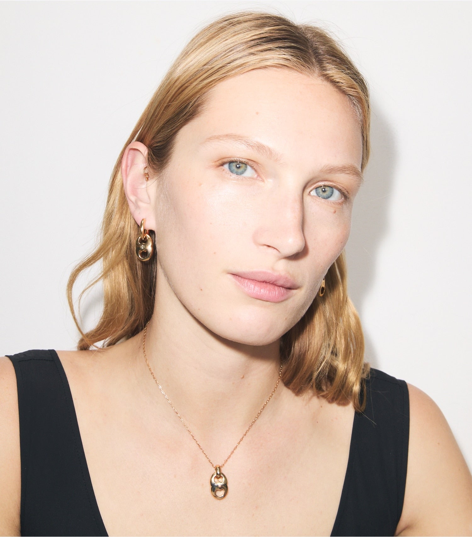 Tory Burch Gemini Link Pendant Necklace - Light Brass