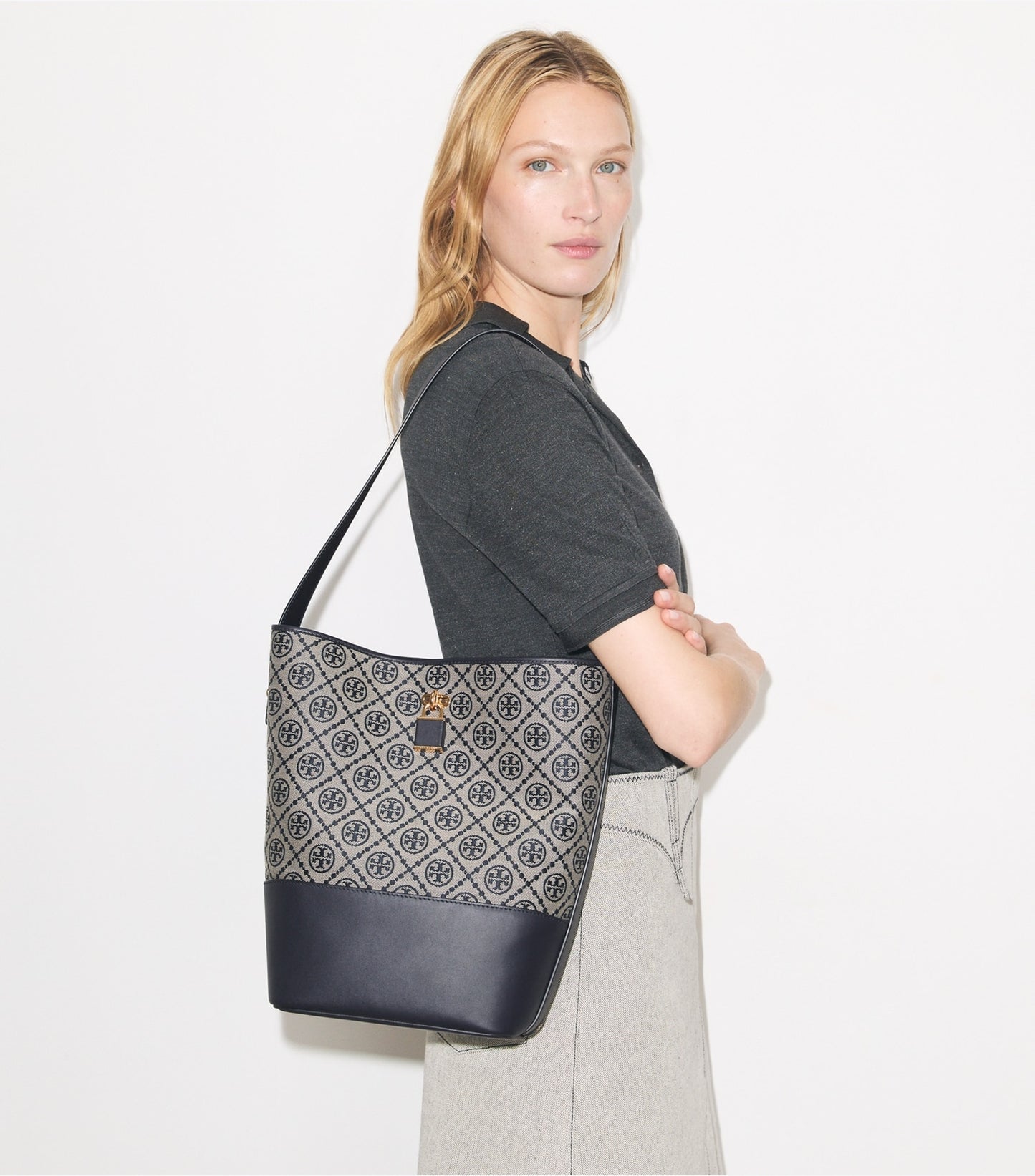 Tory Burch T Monogram Lock Slim Bucket Bag - Tory Navy