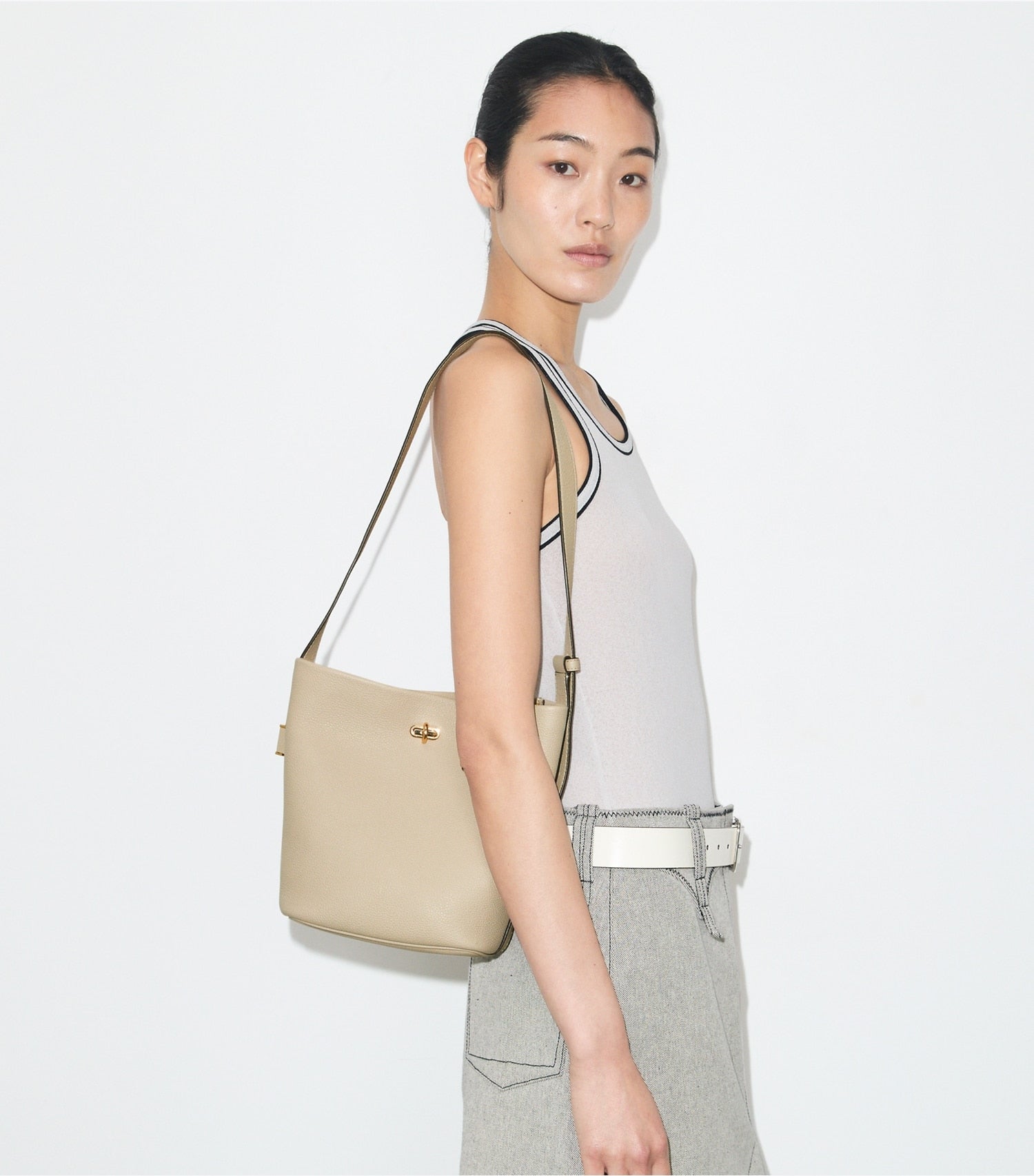 Tory Burch Medium Lock Slim Bucket Bag - Light Stone