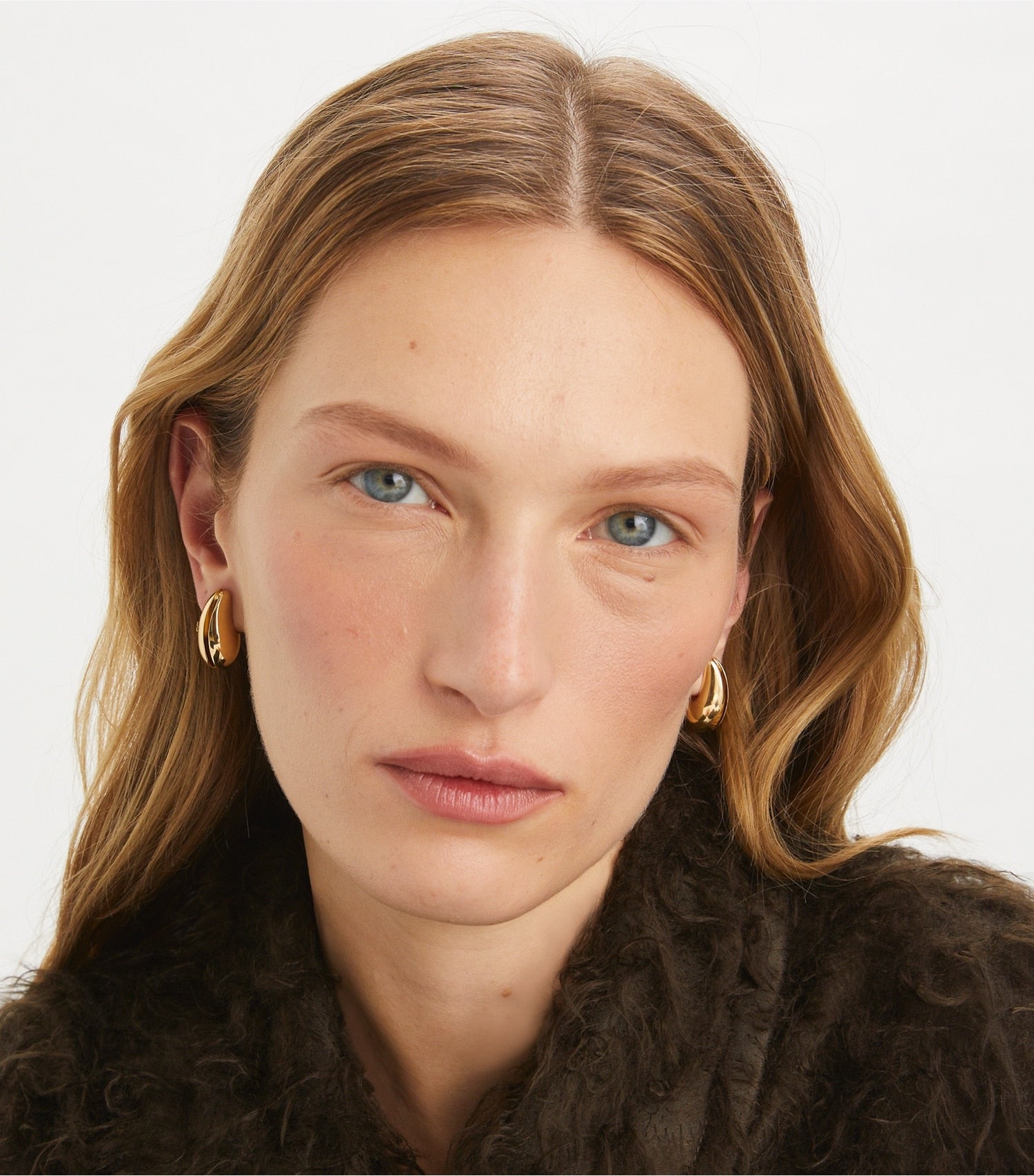 Tory Burch Small Pierced Earrings - Light Brass