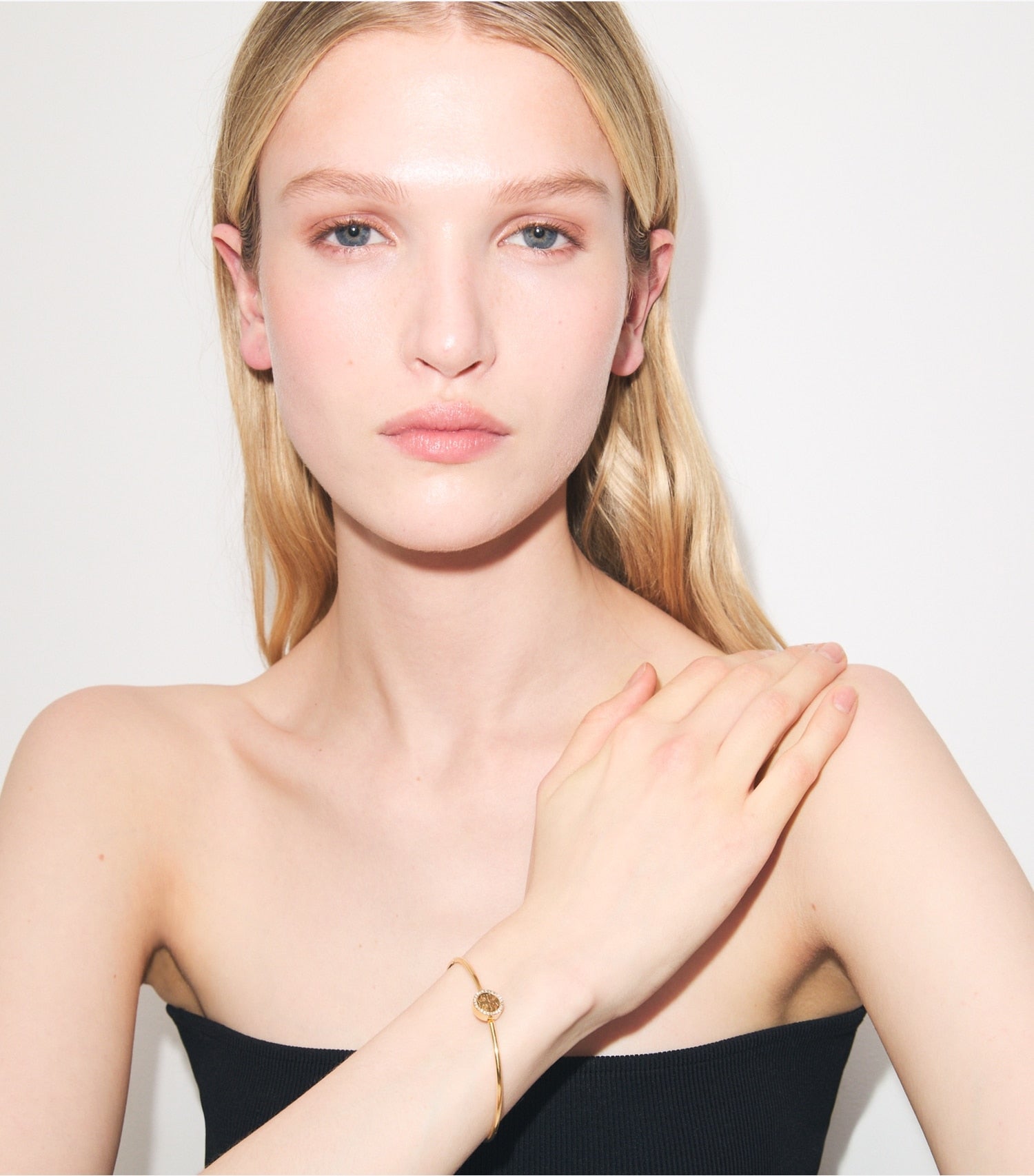 Tory Burch Icon Pavé Hinged Bracelet - Tory Gold / Crystal