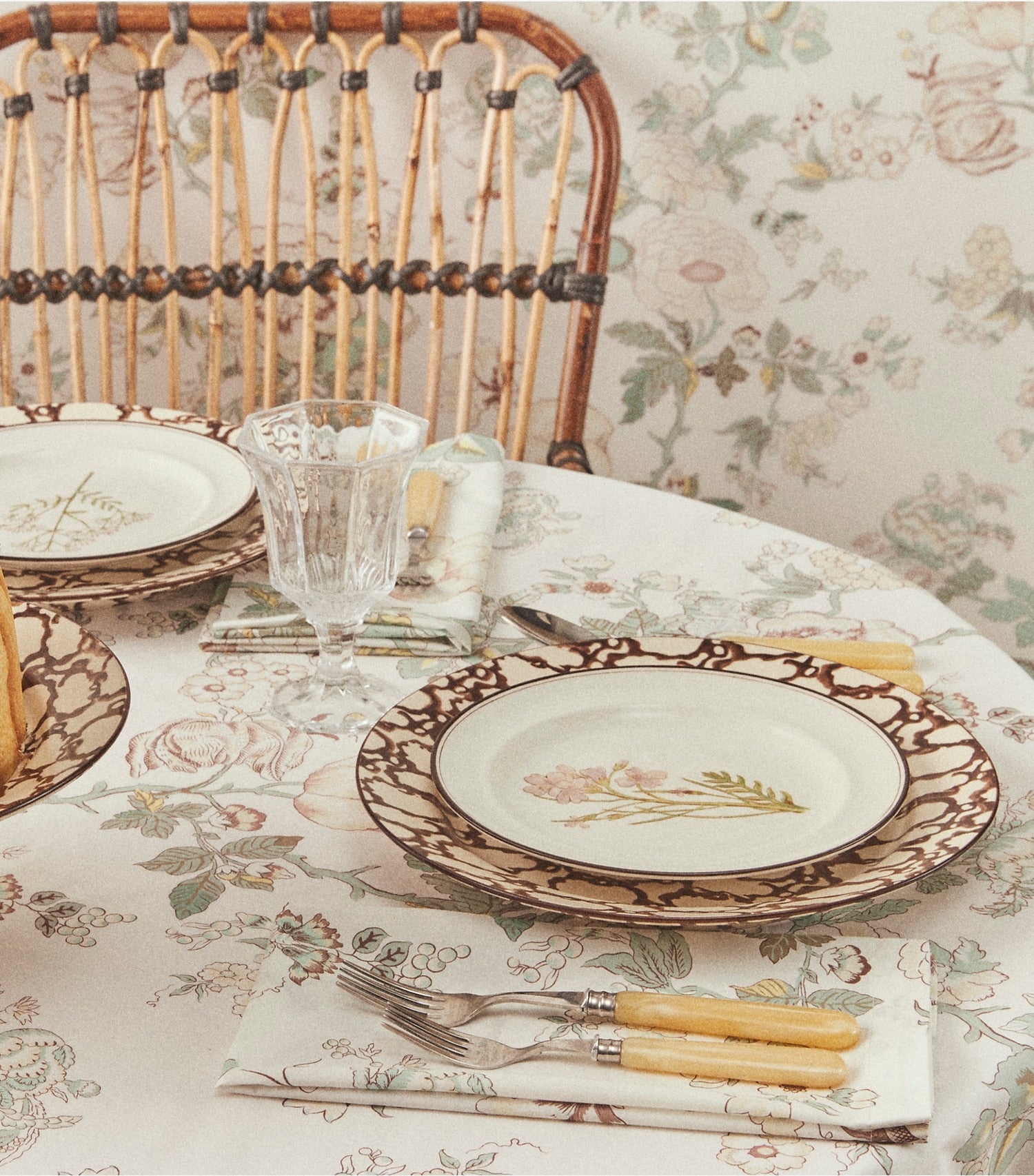 Tory Burch Happy Times Bouquet Round Tablecloth, 108" - Ivory