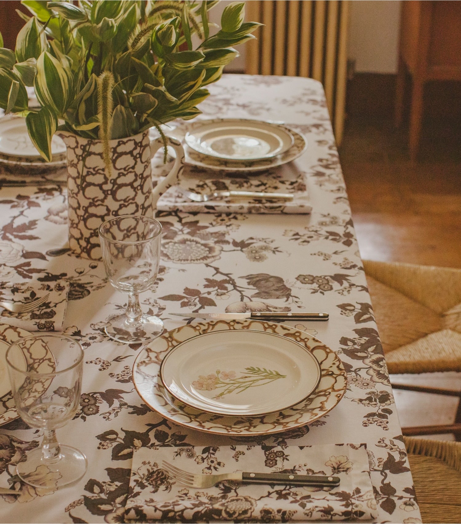 Tory Burch HAPPY TIMES BOUQUET OBLONG TABLECLOTH, 70" X 126" - Brown